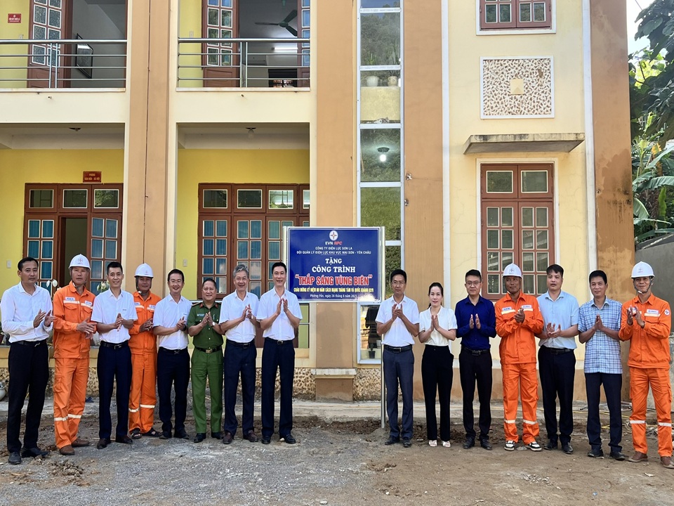 Công ty Điện lực Sơn La khánh thành, bàn giao công trình “Thắp sáng vùng biên” tại xã Phiêng Pằn